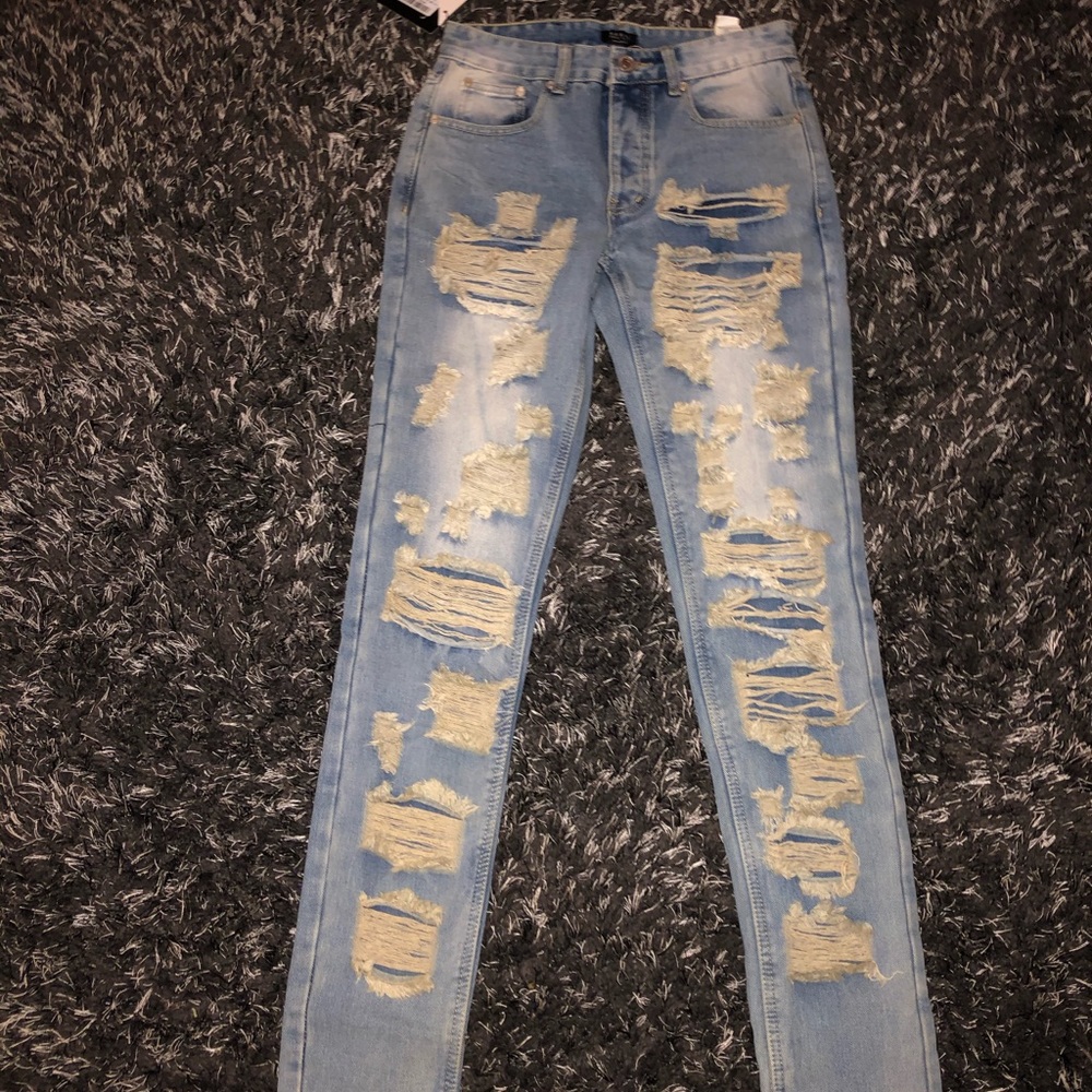 Men’s Tapered Stacked Leg Shredded Jeans